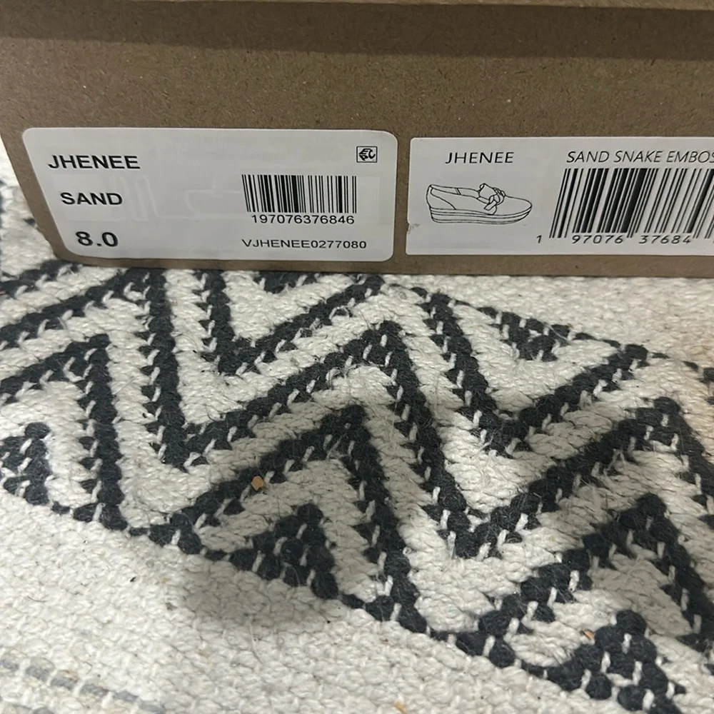 Dolce Vita Jhenee Sneaker - Picture 5 of 5